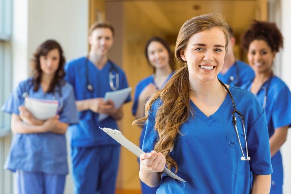 Du học Canada ngành nào dễ định cư? Ngành y tế