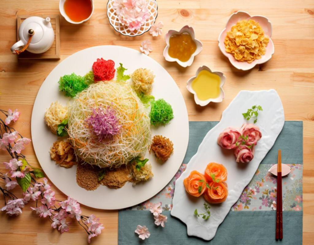 Phong cách ẩm thực khá đa dạng với nhiều màu sắc và sự kết hợp giao thoa của châu Âu và châu Á