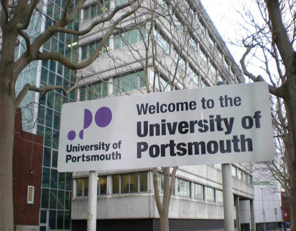 Đại học Portsmouth cung cấp cho sinh viên nhiều suất học bổng giá trị