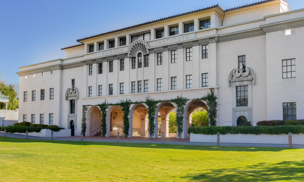 Vị trí của California Institute of Technology rất thuận lợi để giao lưu văn hóa và kinh tế