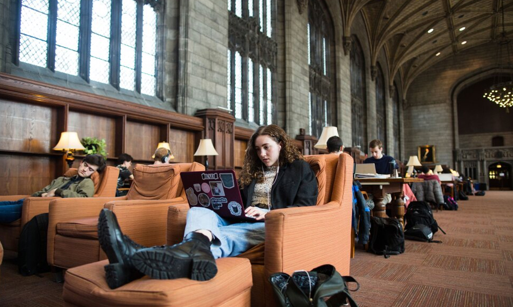 University of Chicago có nhiều chương trình học bổng hấp dẫn dành cho sinh viên xuất sắc