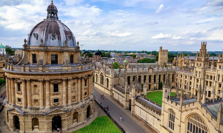 University of Oxford tọa lạc ở thành phố Oxford, Anh Quốc